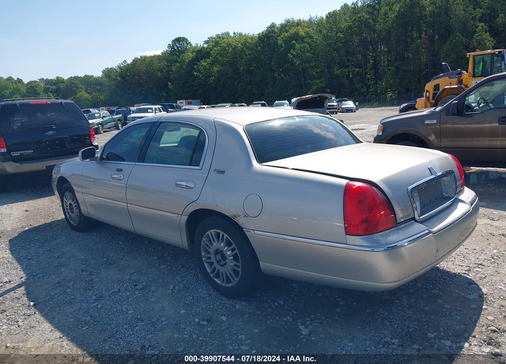 2006 LINCOLN TOWN CAR SIGNATURE LIMITED VIN: 1LNHM82WX6Y637507