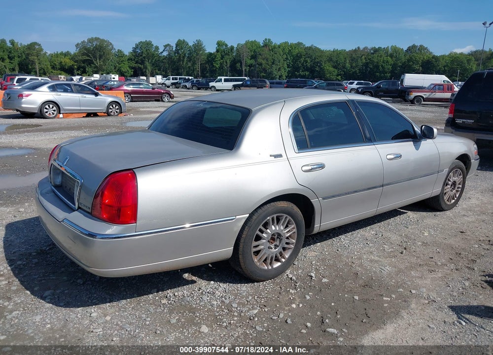 2006 LINCOLN TOWN CAR SIGNATURE LIMITED VIN: 1LNHM82WX6Y637507
