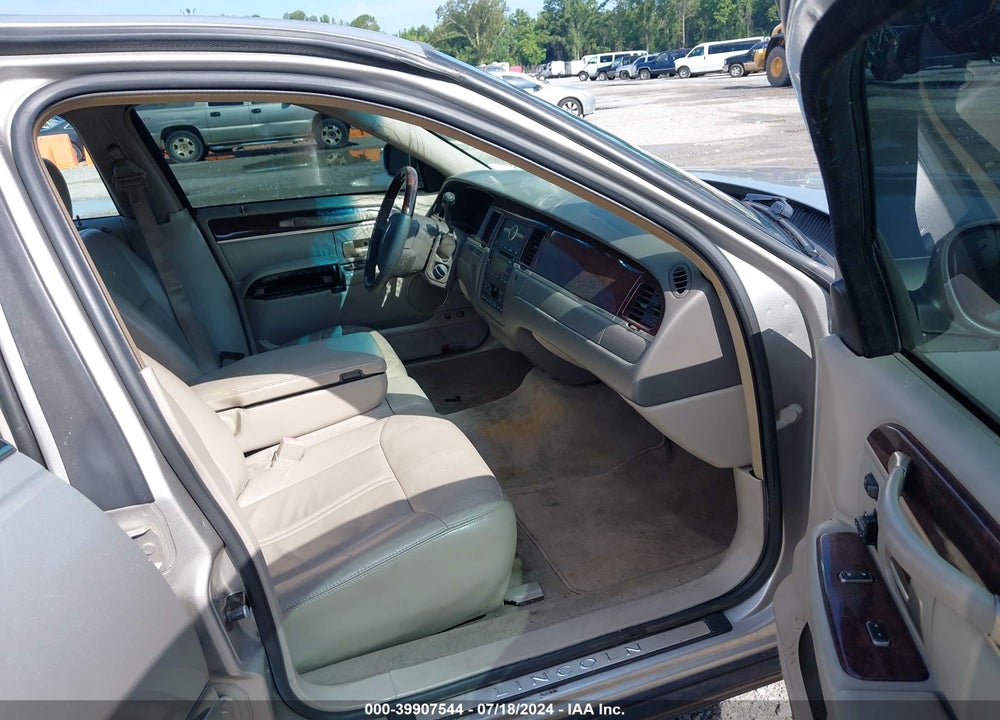 2006 LINCOLN TOWN CAR SIGNATURE LIMITED VIN: 1LNHM82WX6Y637507