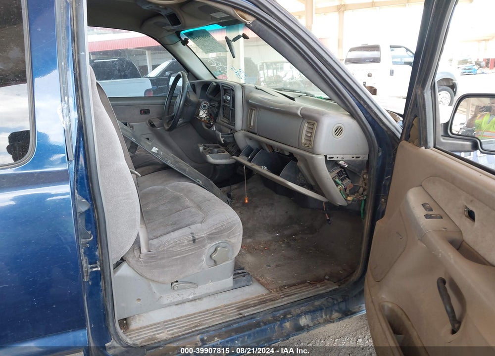 2000 CHEVROLET SILVERADO 1500 LS VIN: 2GCEC19T0Y1399556
