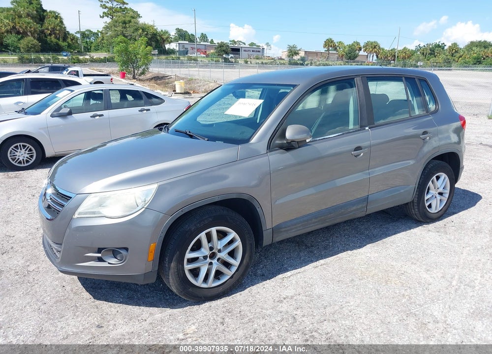 2011 VOLKSWAGEN TIGUAN S VIN: WVGAV7AX0BW527624