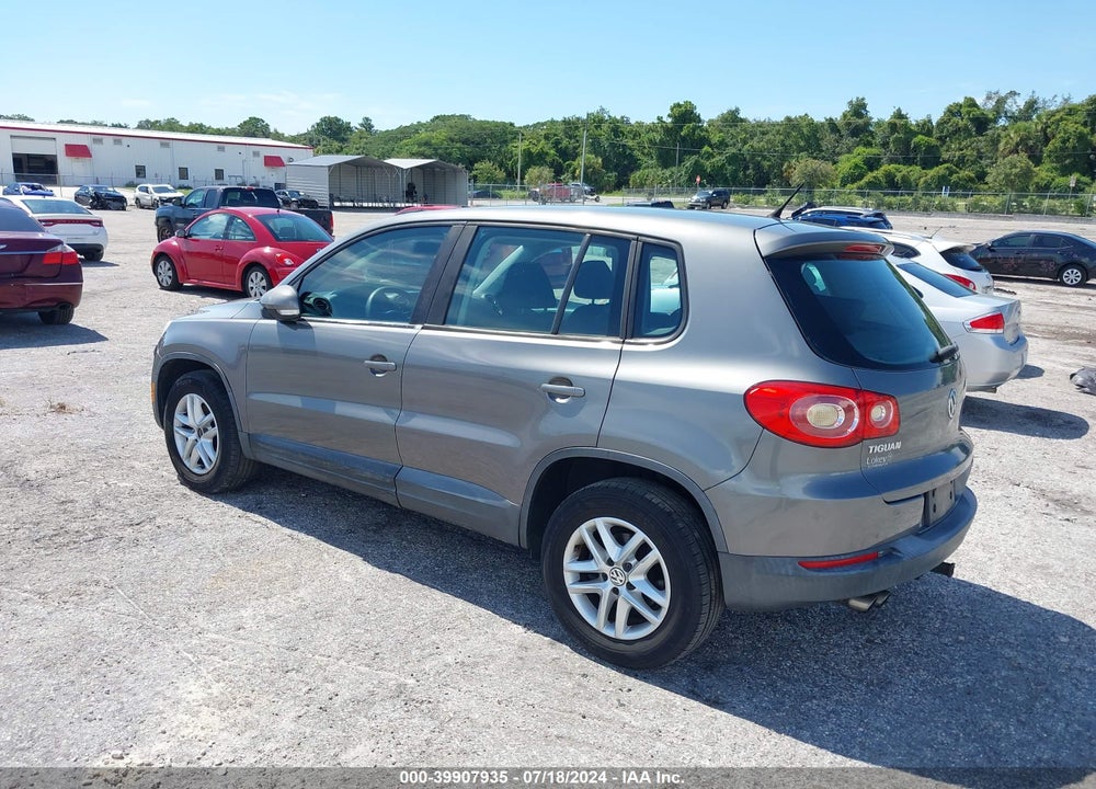 2011 VOLKSWAGEN TIGUAN S VIN: WVGAV7AX0BW527624