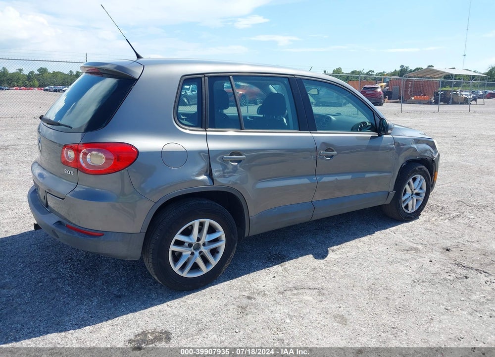2011 VOLKSWAGEN TIGUAN S VIN: WVGAV7AX0BW527624