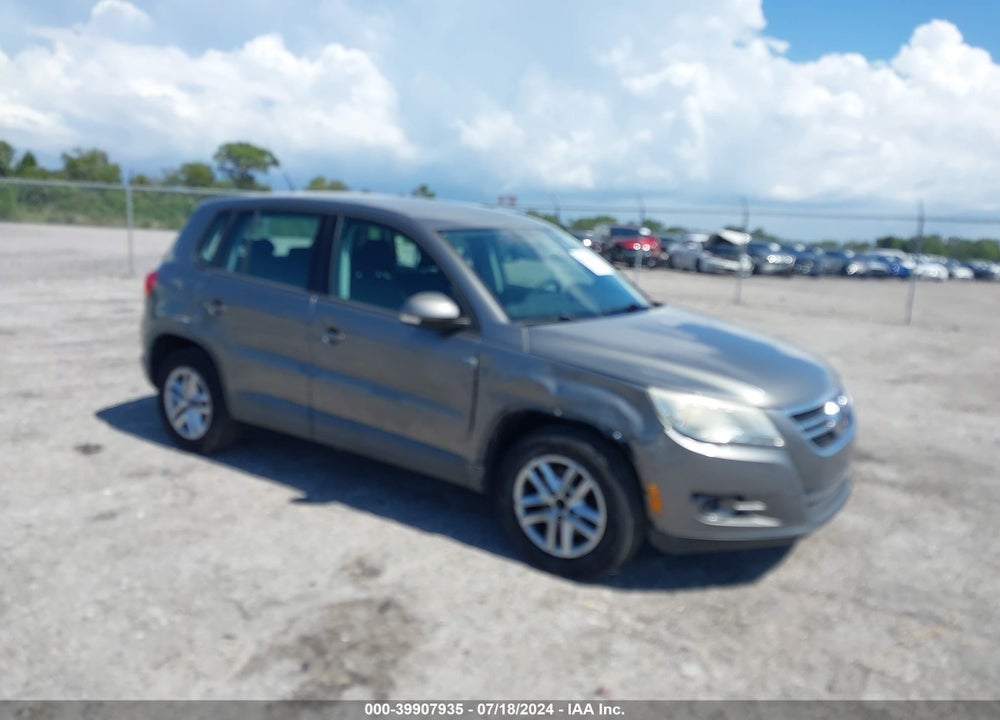 2011 VOLKSWAGEN TIGUAN S VIN: WVGAV7AX0BW527624