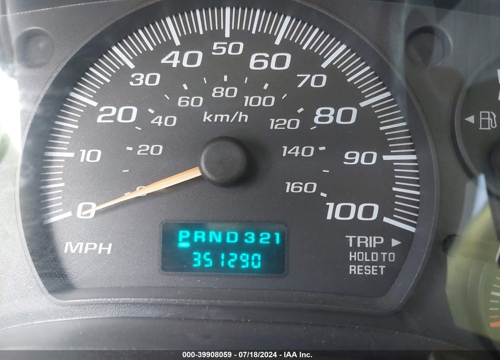 2005 CHEVROLET EXPRESS VIN: 1GCFG15X251121051