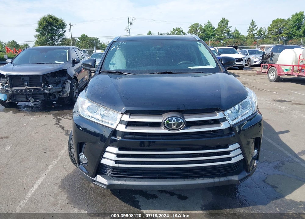2019 TOYOTA HIGHLANDER XLE VIN: 5TDKZRFH2KS312031