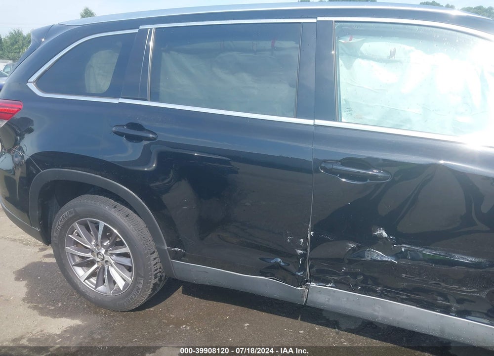 2019 TOYOTA HIGHLANDER XLE VIN: 5TDKZRFH2KS312031