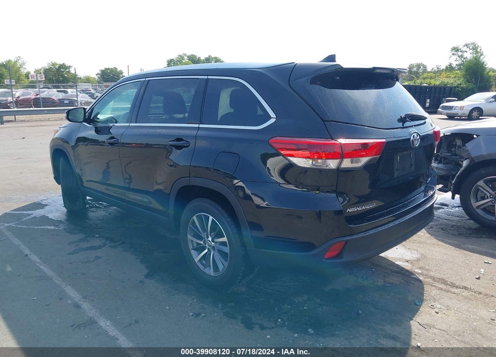 2019 TOYOTA HIGHLANDER XLE VIN: 5TDKZRFH2KS312031