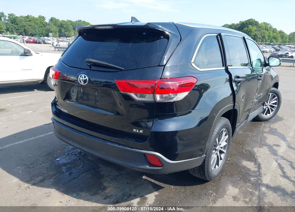 2019 TOYOTA HIGHLANDER XLE VIN: 5TDKZRFH2KS312031
