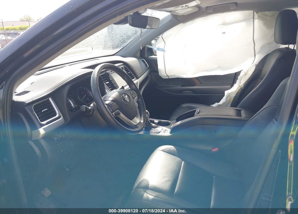 2019 TOYOTA HIGHLANDER XLE VIN: 5TDKZRFH2KS312031