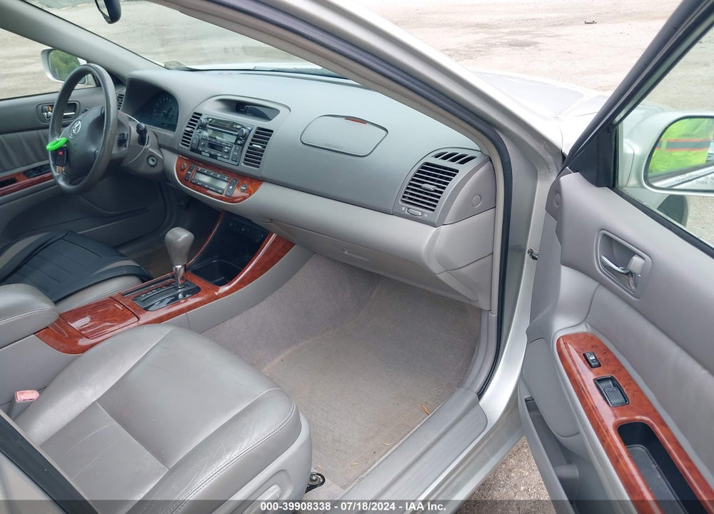 2004 TOYOTA CAMRY XLE VIN: 4T1BE30K34U279645