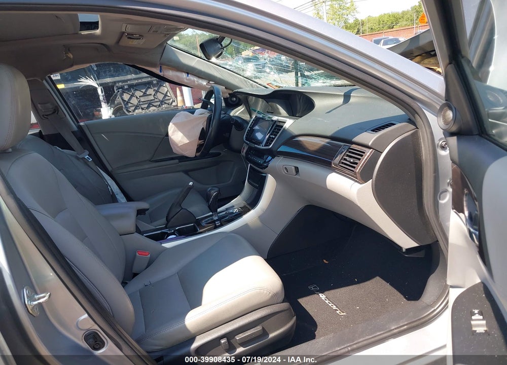 2017 HONDA ACCORD VIN: 1HGCR3F81HA044257