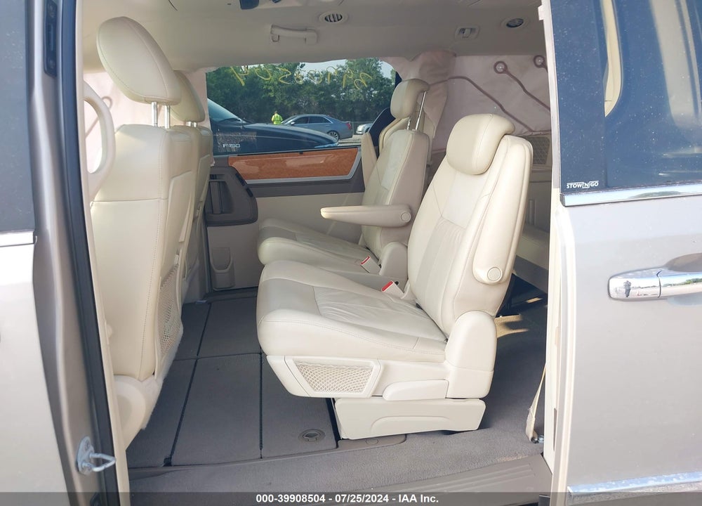 2009 CHRYSLER TOWN & COUNTRY LIMITED VIN: 2A8HR64X69R657173