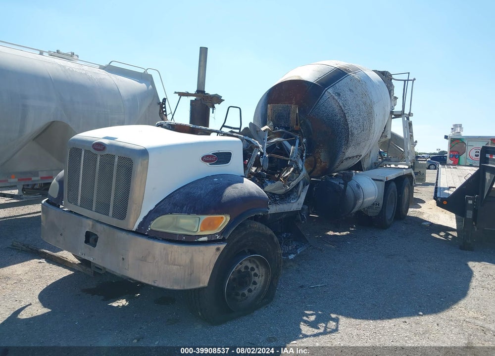 2006 PETERBILT 335 VIN: 2NPLLZ0X46M885796