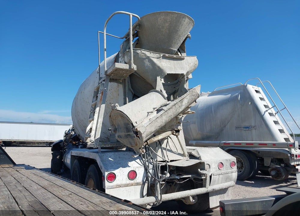 2006 PETERBILT 335 VIN: 2NPLLZ0X46M885796