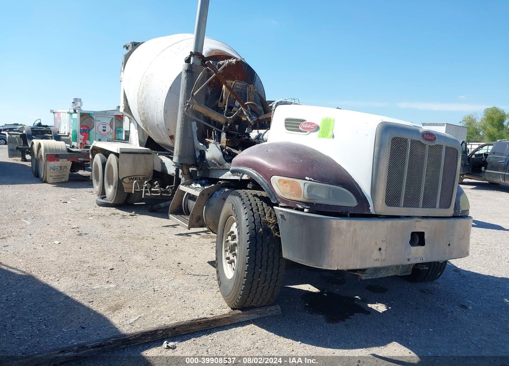 2006 PETERBILT 335 VIN: 2NPLLZ0X46M885796