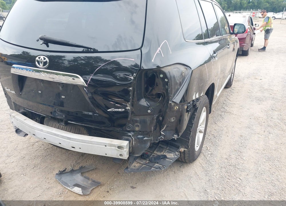 2013 TOYOTA HIGHLANDER SE V6 VIN: 5TDBK3EH4DS256650