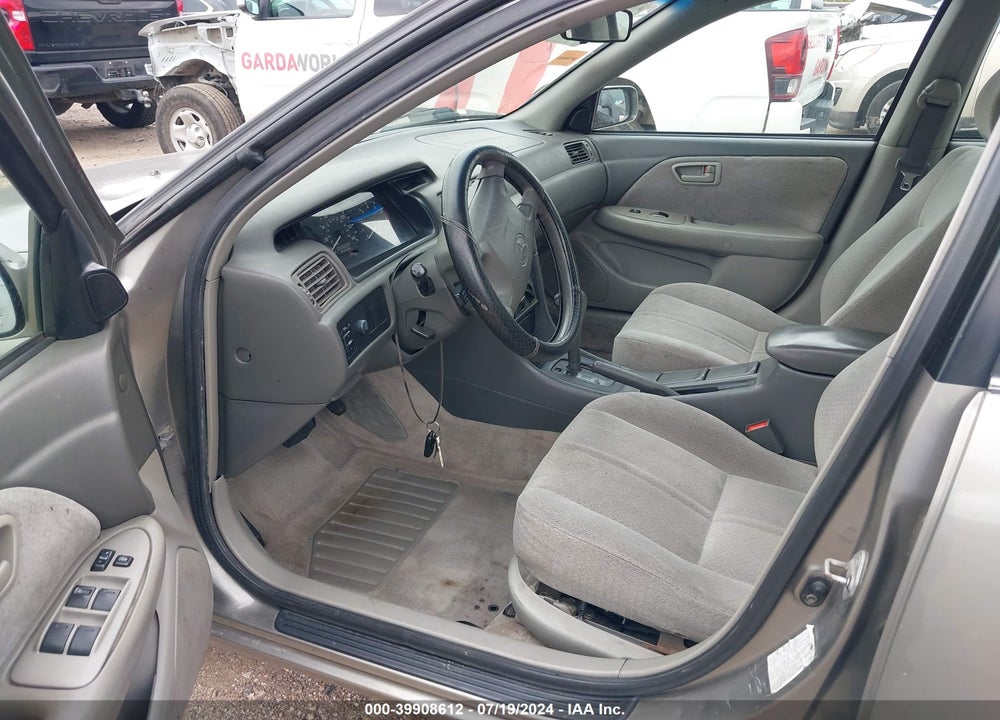 2001 TOYOTA CAMRY LE VIN: JT2BG22K110605802