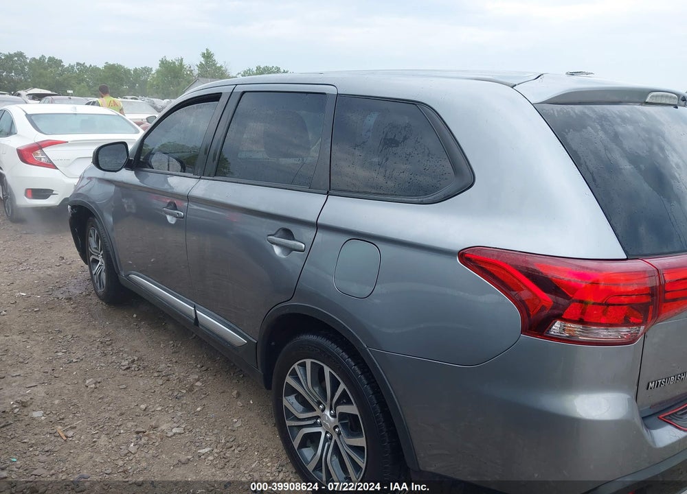 2018 MITSUBISHI OUTLANDER ES VIN: JA4AD2A31JZ052595