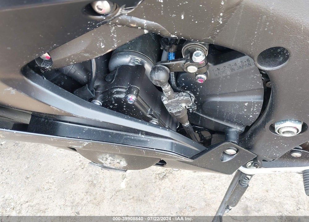 2017 YAMAHA YZFR6 C VIN: JYARJ28Y2HA000173