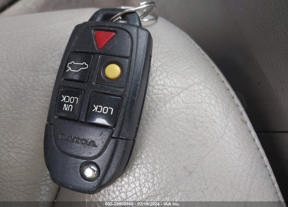 2007 VOLVO S60 2.5T VIN: YV1RS592972608692