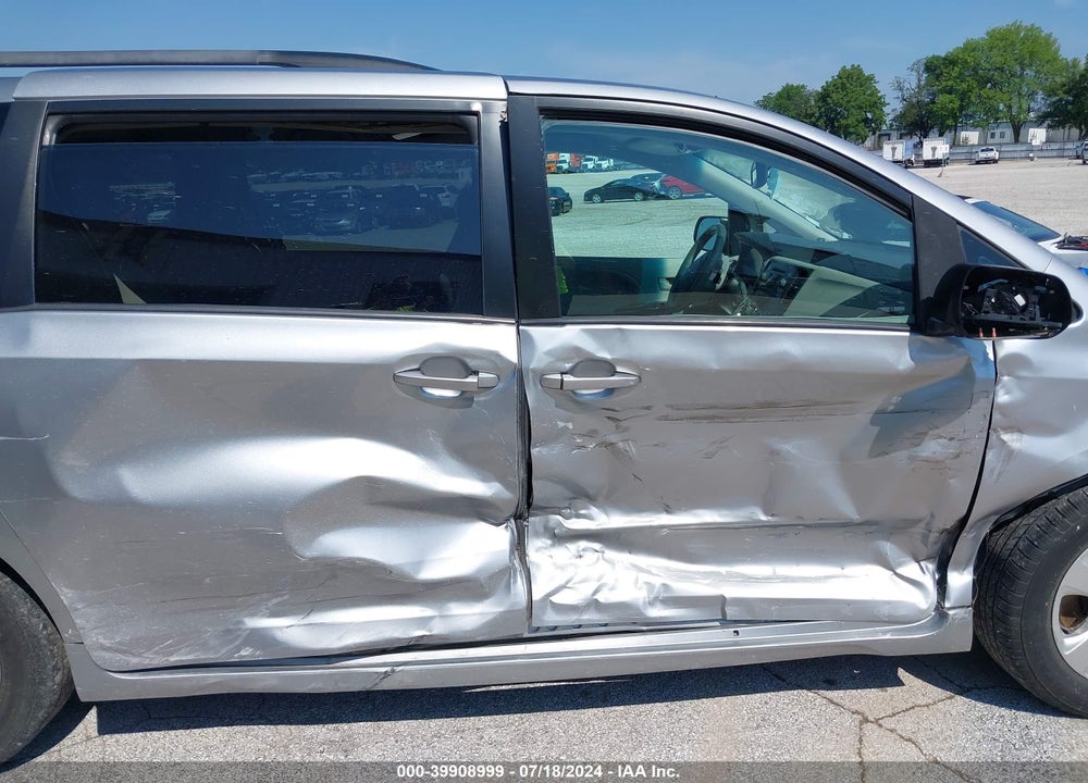 2013 TOYOTA SIENNA LE V6 8 PASSENGER VIN: 5TDKK3DC6DS391375