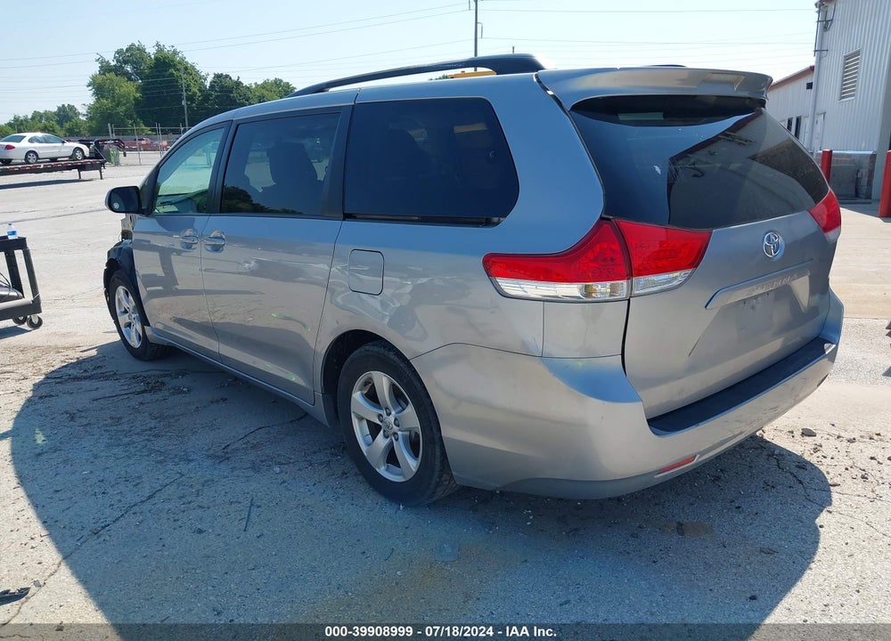 2013 TOYOTA SIENNA LE V6 8 PASSENGER VIN: 5TDKK3DC6DS391375