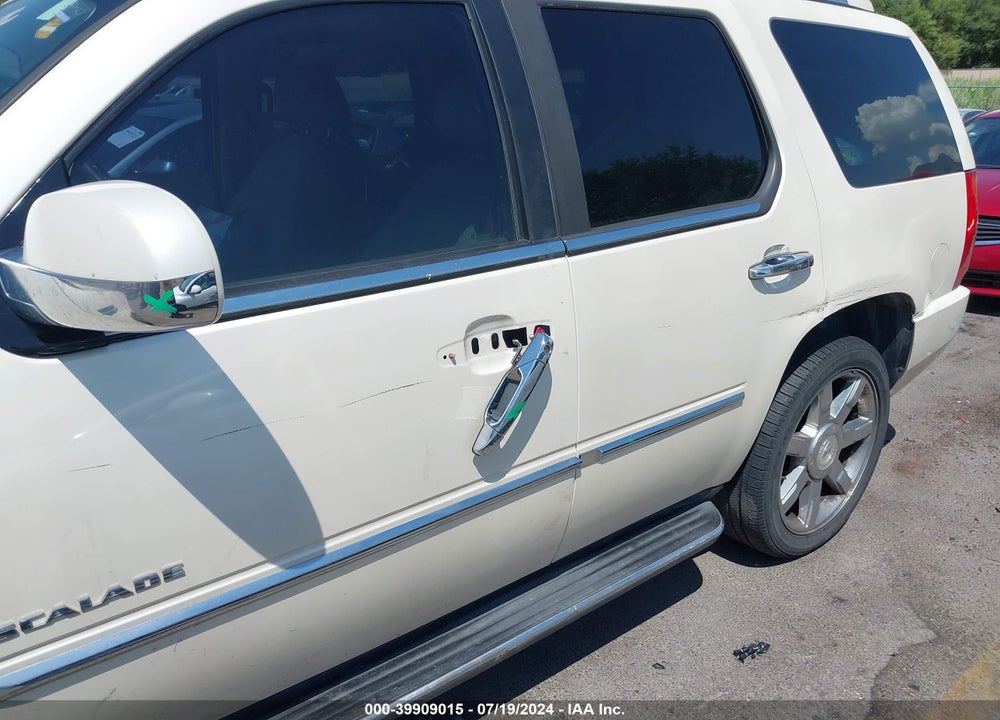 2010 CADILLAC ESCALADE LUXURY VIN: 1GYUKBEF0AR101552