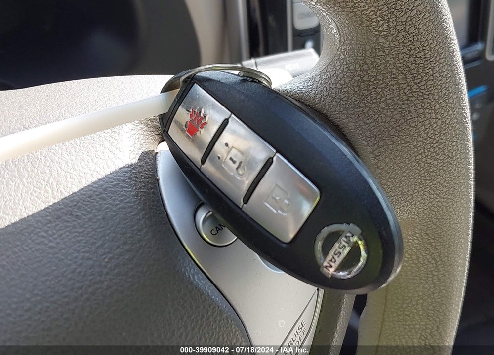 2011 NISSAN LEAF SL VIN: JN1AZ0CP4BT008402