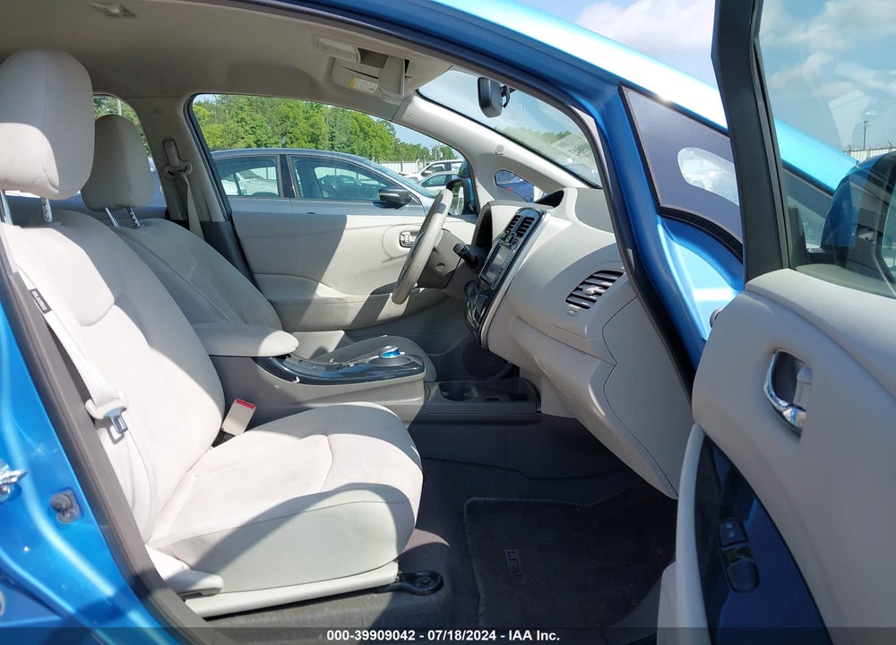 2011 NISSAN LEAF SL VIN: JN1AZ0CP4BT008402