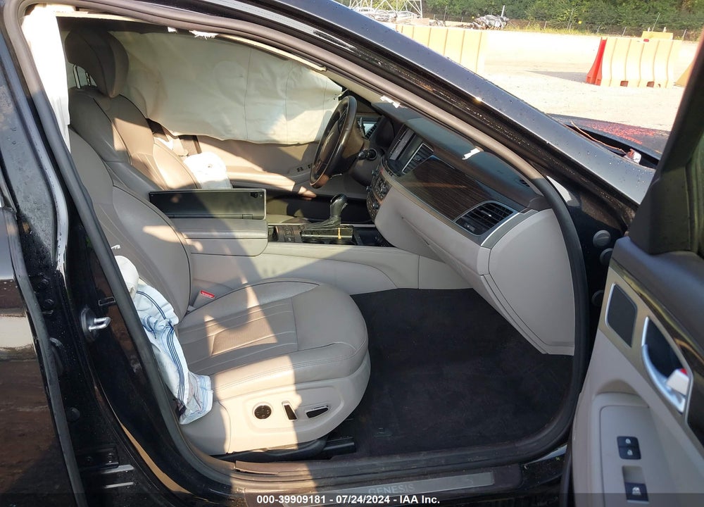 2016 HYUNDAI GENESIS 3.8 VIN: KMHGN4JE2GU116882