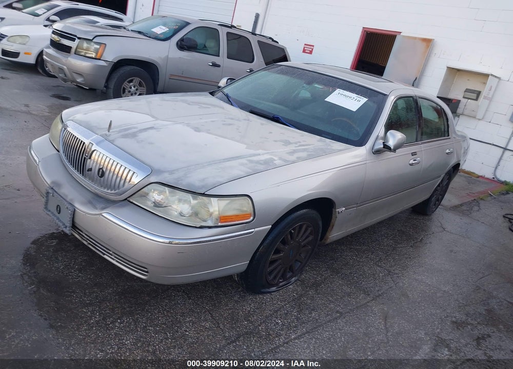 2003 LINCOLN TOWN CAR VIN: 1LNHM82W63Y696534
