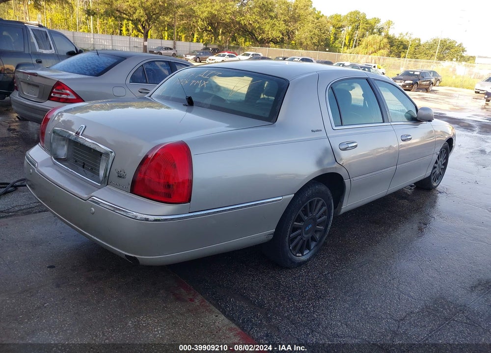 2003 LINCOLN TOWN CAR VIN: 1LNHM82W63Y696534