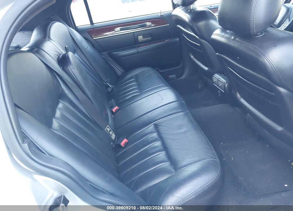 2003 LINCOLN TOWN CAR VIN: 1LNHM82W63Y696534