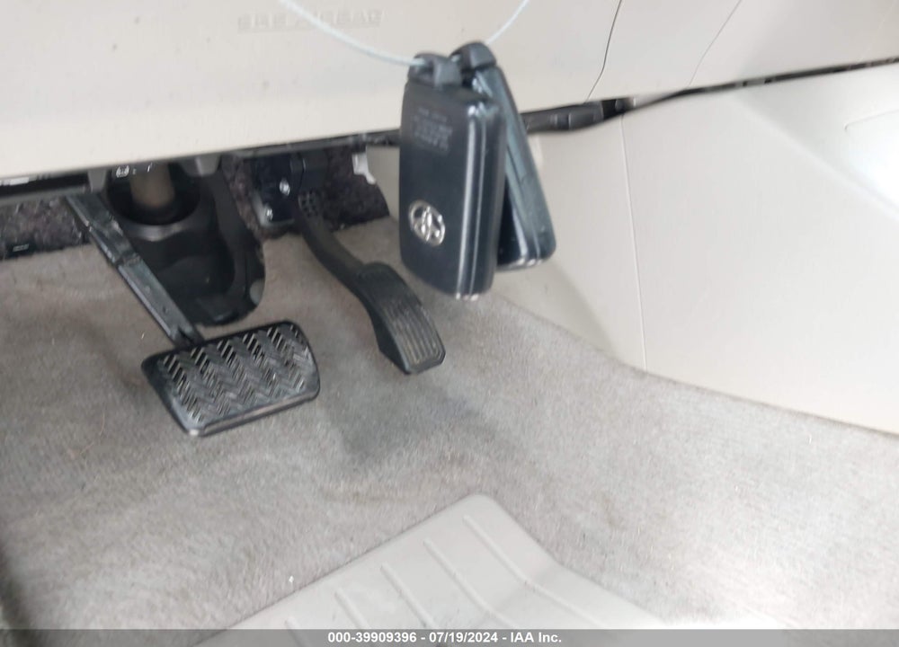 2010 TOYOTA PRIUS III VIN: JTDKN3DU2A0112096