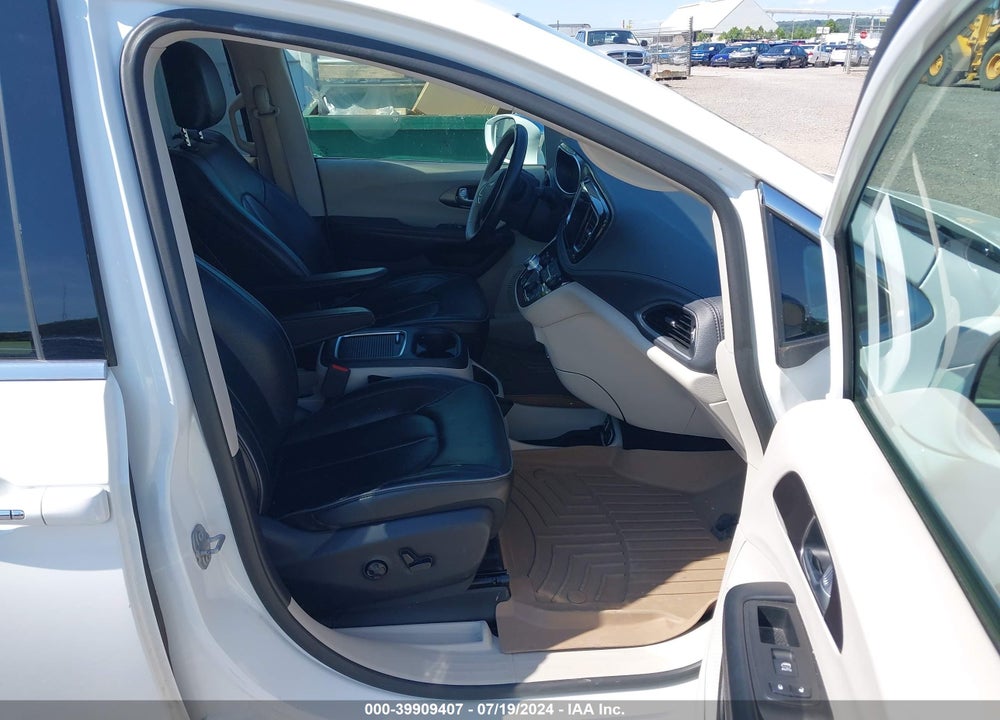 2017 CHRYSLER PACIFICA LIMITED VIN: 2C4RC1GGXHR744553