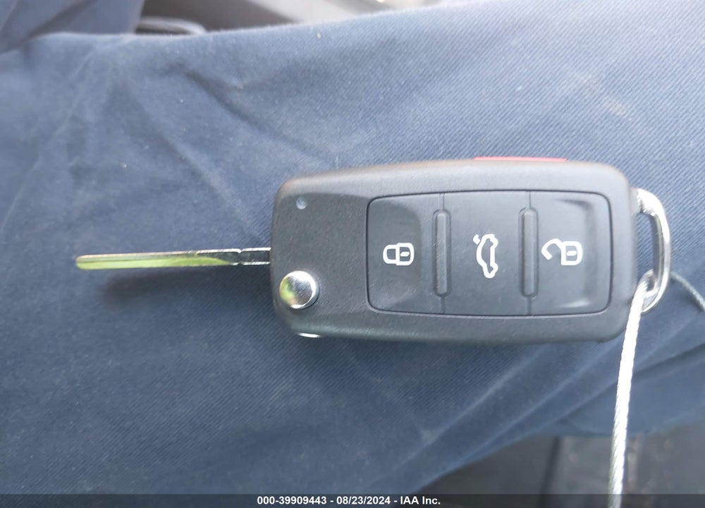 2014 VOLKSWAGEN BEETLE 1.8T ENTRY VIN: 3VWF17AT8EM638152