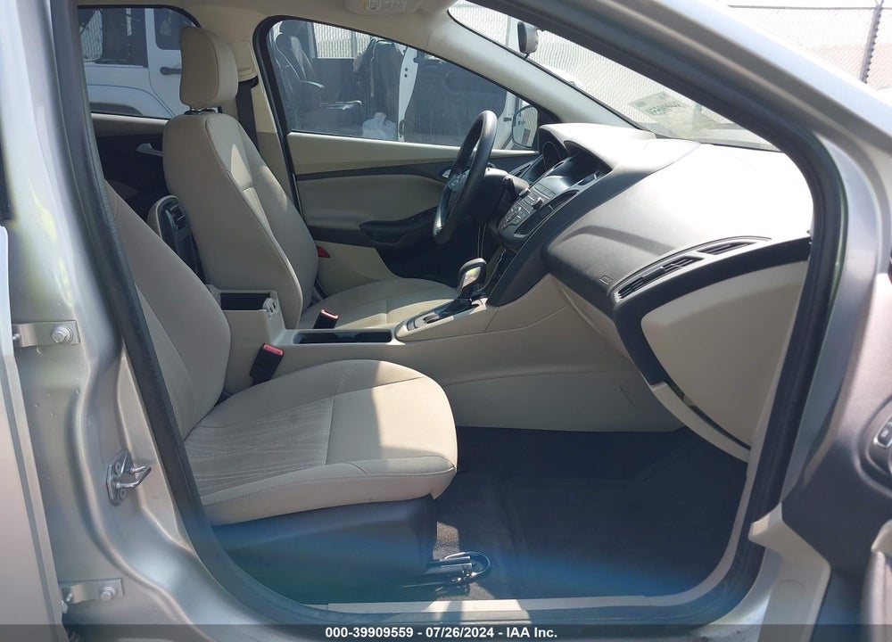 2018 FORD FOCUS SE VIN: 1FADP3K27JL204619