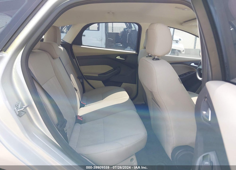 2018 FORD FOCUS SE VIN: 1FADP3K27JL204619