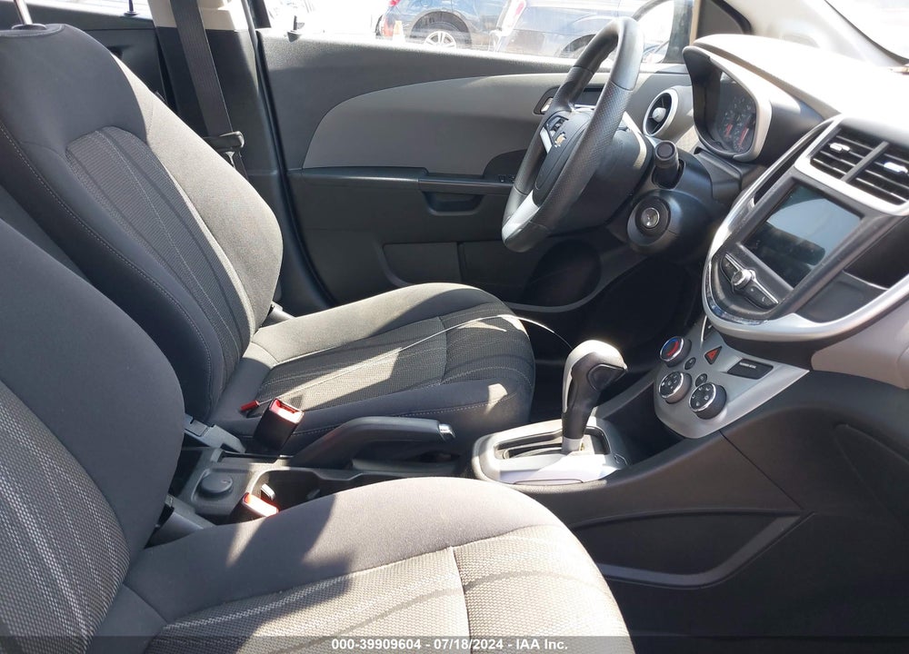 2018 CHEVROLET SONIC LT AUTO VIN: 1G1JD5SH6J4109686