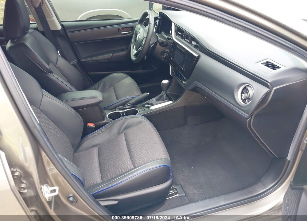 2018 TOYOTA COROLLA SE VIN: 5YFBURHE2JP780947