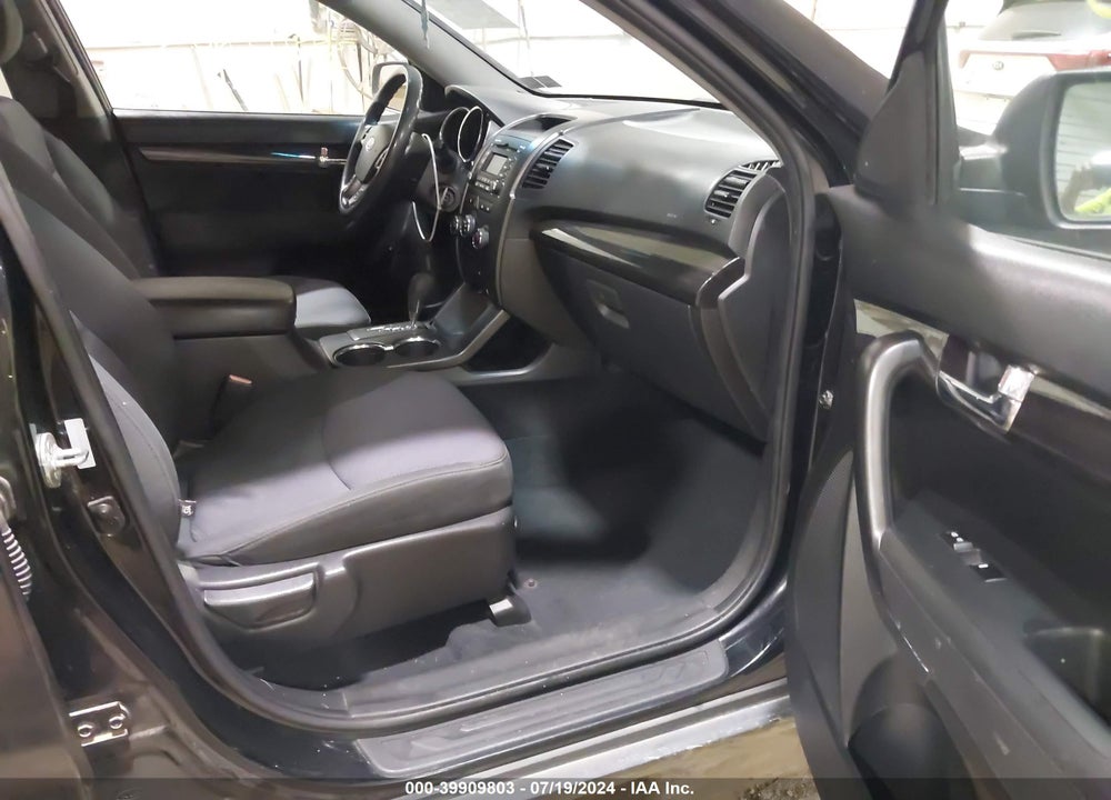 2012 KIA SORENTO LX VIN: 5XYKT3A61CG200095