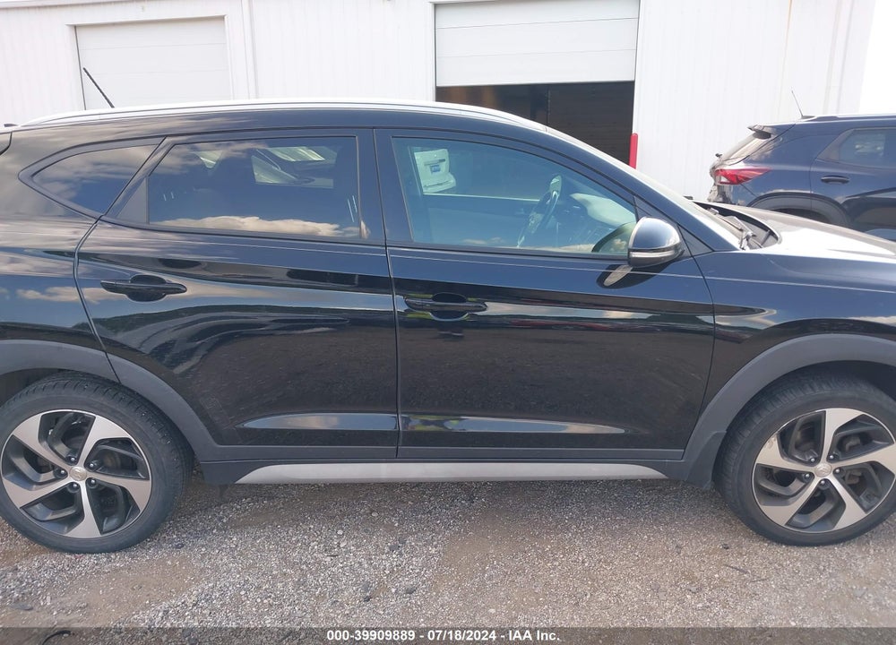 2017 HYUNDAI TUCSON SPORT VIN: KM8J3CA20HU369728