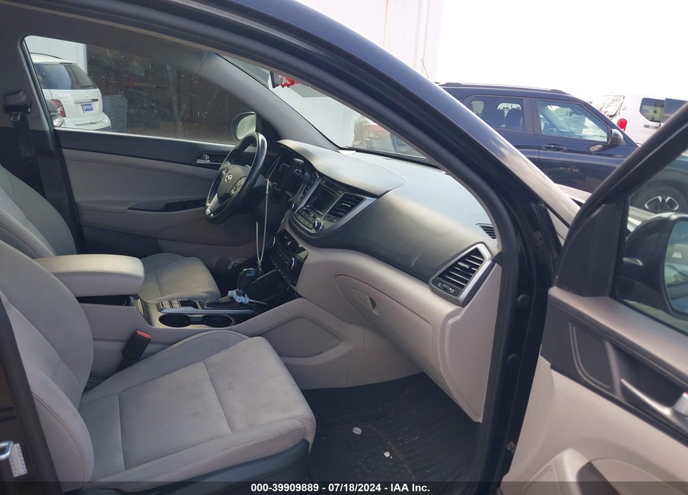 2017 HYUNDAI TUCSON SPORT VIN: KM8J3CA20HU369728