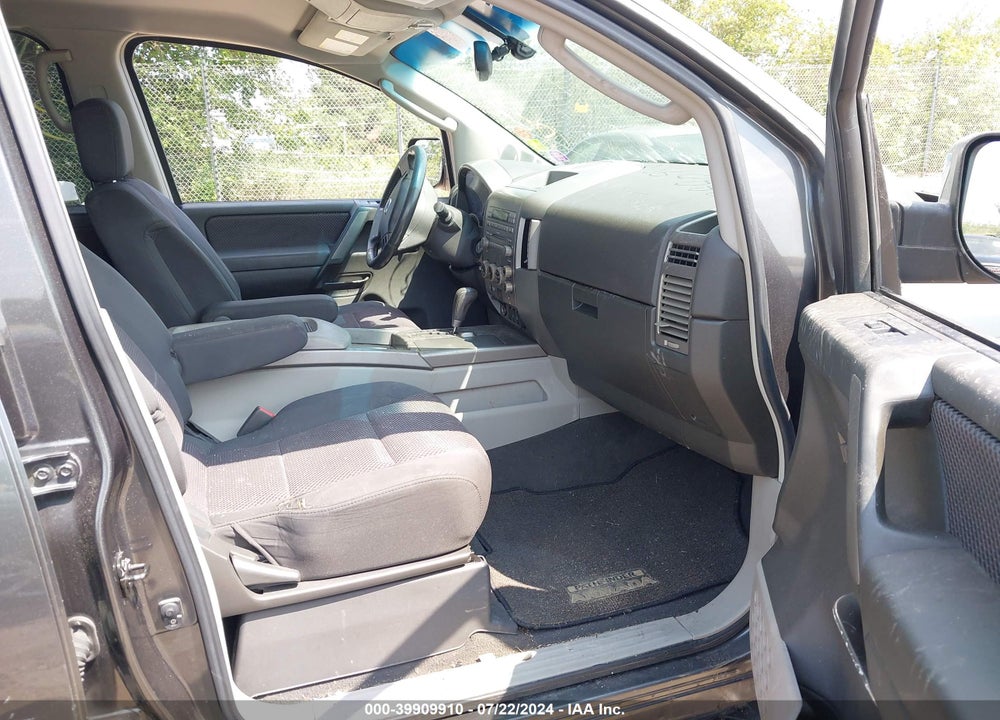 2004 NISSAN PATHFINDER ARMADA SE VIN: 5N1AA08B34N743005