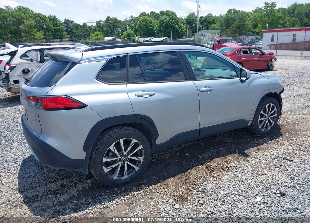 2022 TOYOTA COROLLA CROSS XLE VIN: 7MUDAABG9NV038562
