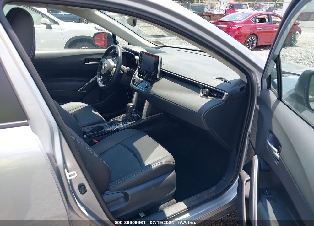 2022 TOYOTA COROLLA CROSS XLE VIN: 7MUDAABG9NV038562