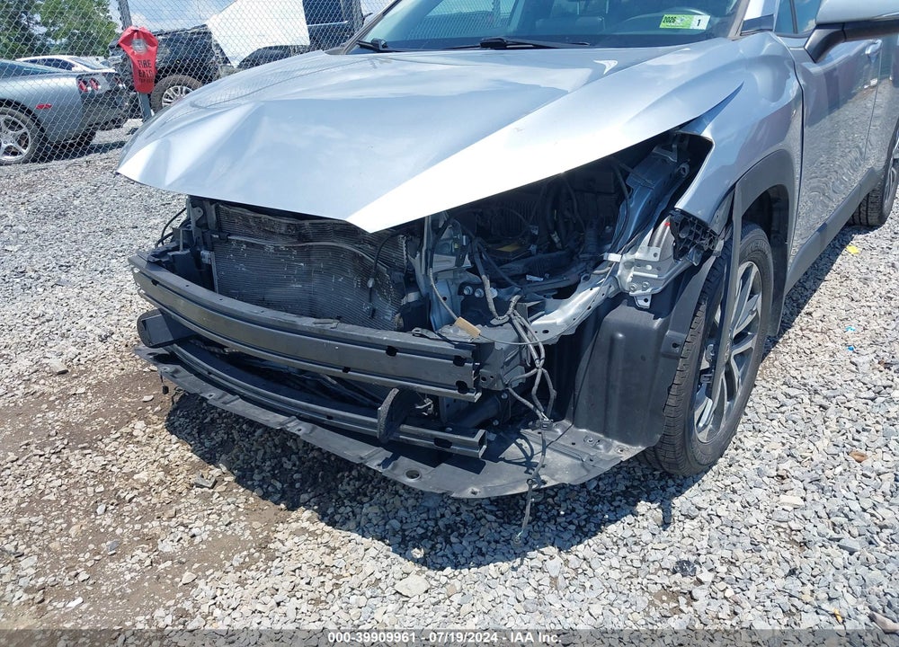 2022 TOYOTA COROLLA CROSS XLE VIN: 7MUDAABG9NV038562