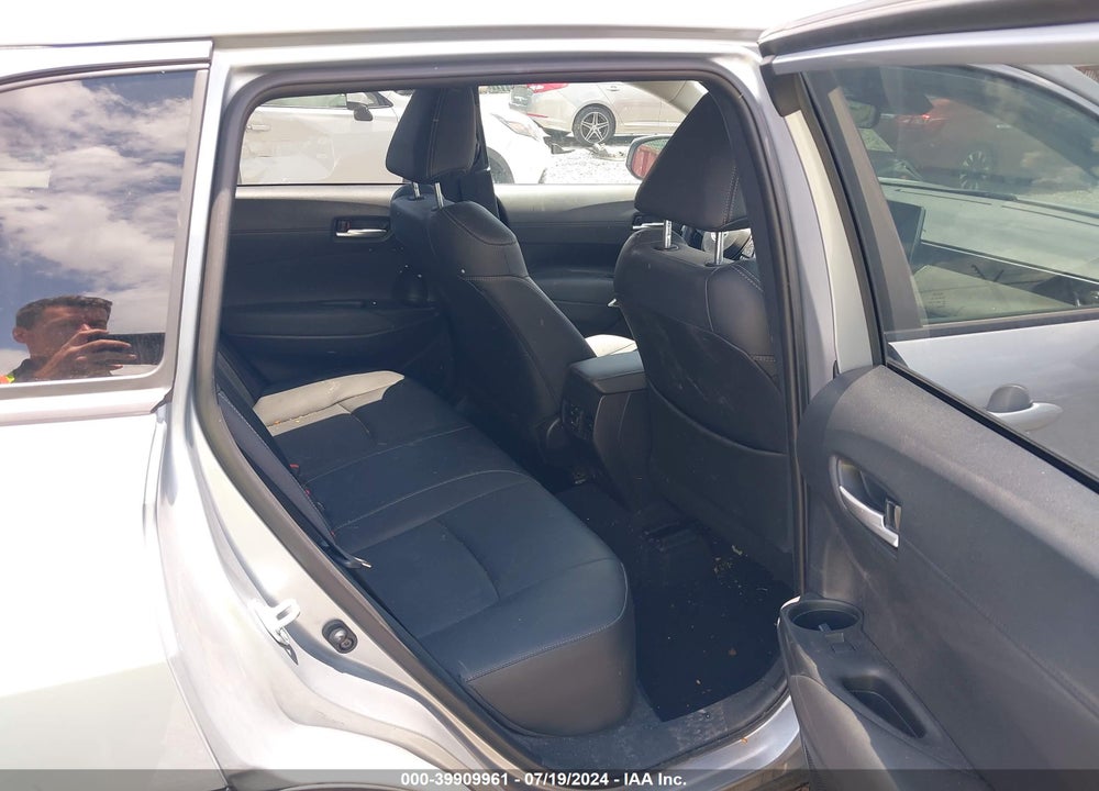 2022 TOYOTA COROLLA CROSS XLE VIN: 7MUDAABG9NV038562