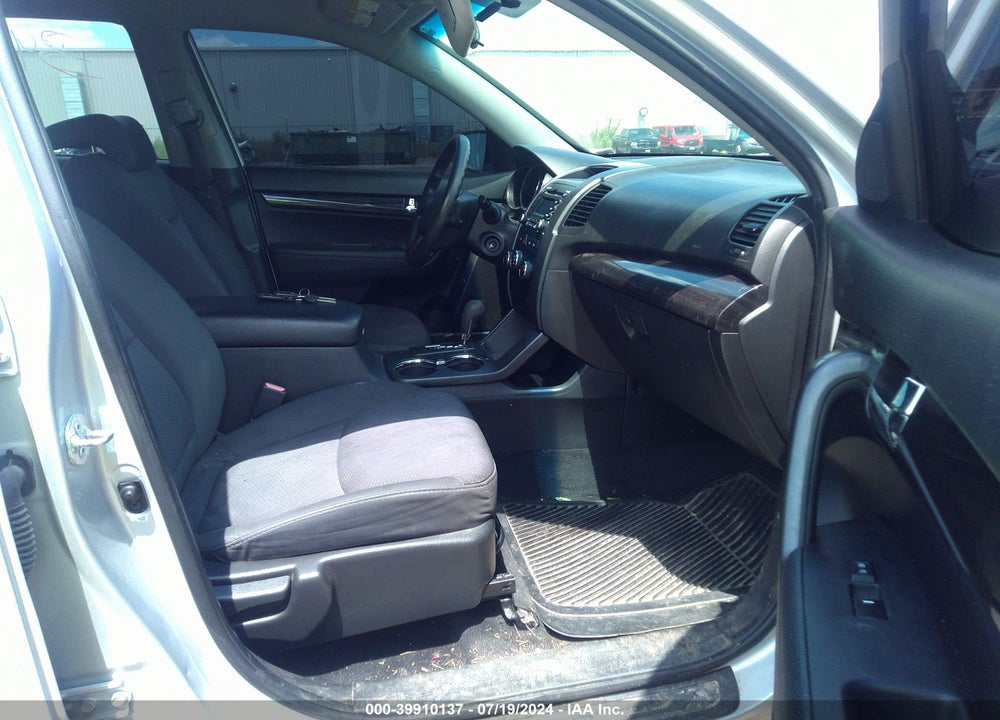 2012 KIA SORENTO LX V6 VIN: 5XYKTDA27CG255461
